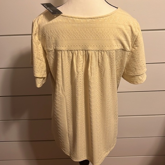 Kim Rogers Flutter Eyelet Top - Picture 3 of 7